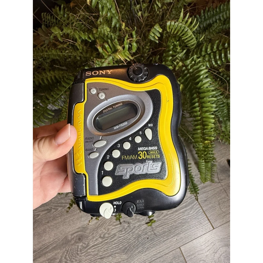 Sony Walkman Sports WM-FS220 FM/AM Radio Cassette Player Mega Bass For Parts